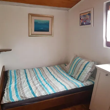Idyllisch Gelegenes Ferienhaus Mit Meerblick Und Privatem Badesteg Mit Muring *
