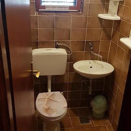 Idyllisch Gelegenes Ferienhaus Mit Meerblick Und Privatem Badesteg Mit Muring *