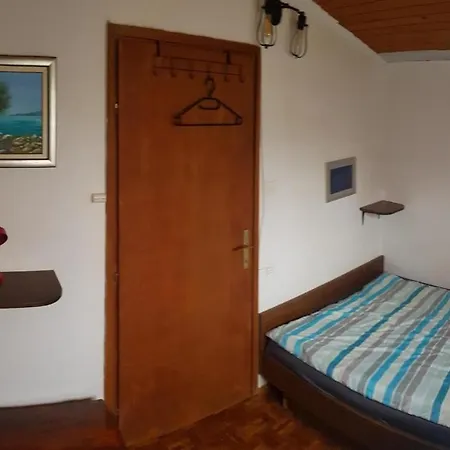 Idyllisch Gelegenes Ferienhaus Mit Meerblick Und Privatem Badesteg Mit Muring